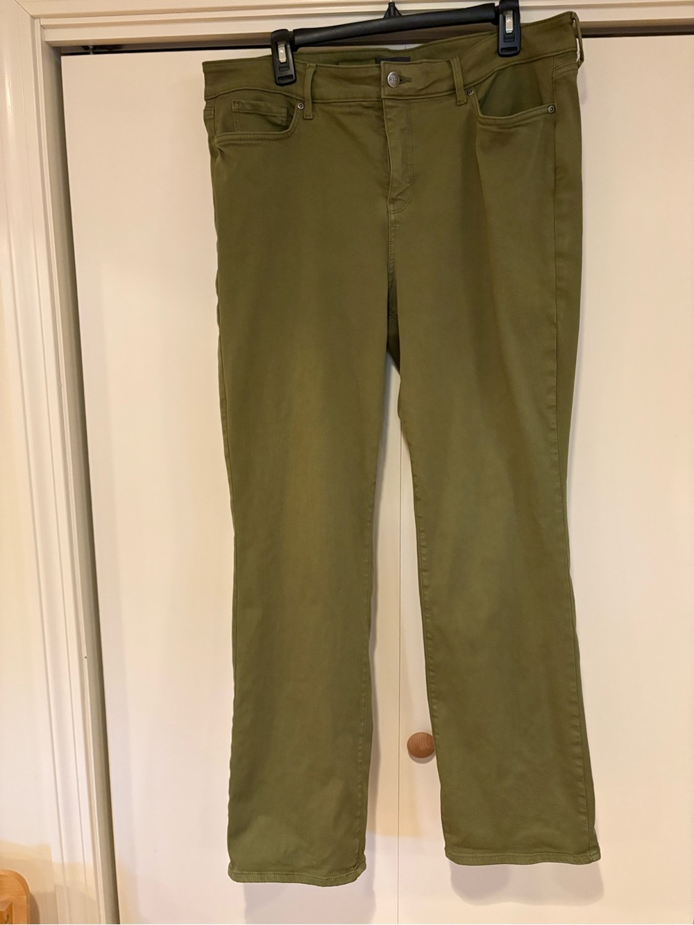 NYDJ Marilyn Straight, Sage Green
Excellent condition